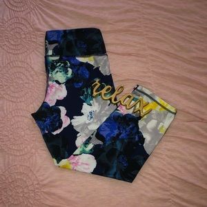 4/25 sale Old Navy Capri floral leggings